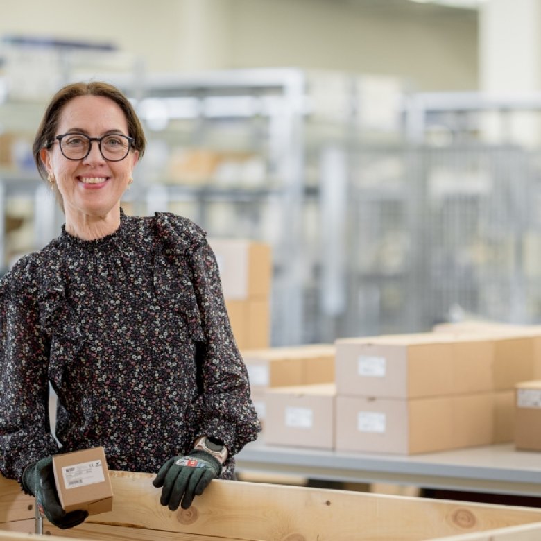 Logistikk-ansatt på jobb